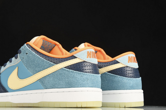 Nike SB Dunk Low MIA Skate Shop - 504750-474