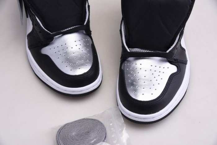 Air Jordan 1 High OG    “Silver Toe”  CD0461-001