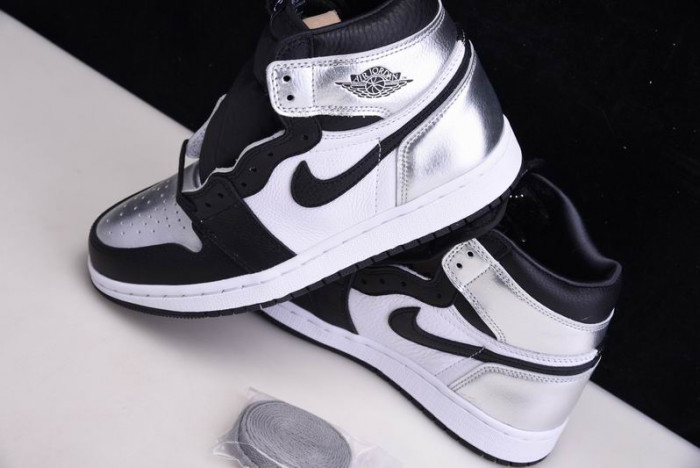 Air Jordan 1 High OG    “Silver Toe”  CD0461-001
