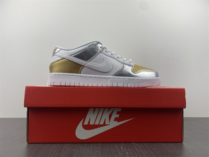 Dunk Low Heirloom (W) - DH4403-700