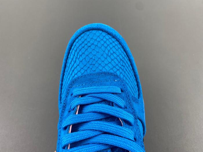 KOBE 8  CUSTOM “OFF WHITE”   555035-305