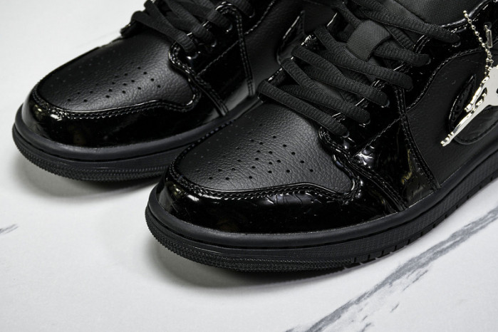 Air Jordan 1 Low “Black Croc”  HJ7743-010
