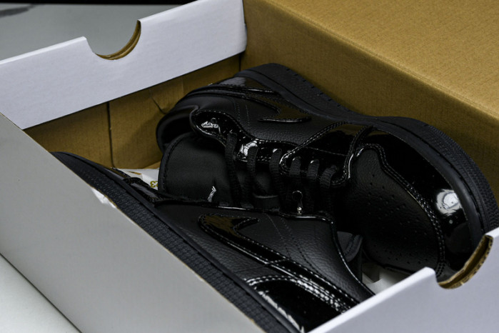 Air Jordan 1 Low “Black Croc”  HJ7743-010