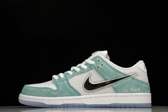 APRIL SKKATEBOARDS x NK SB Dunk Low  FD2562-400