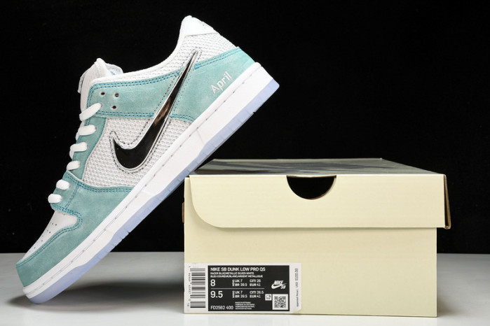 APRIL SKKATEBOARDS x NK SB Dunk Low  FD2562-400