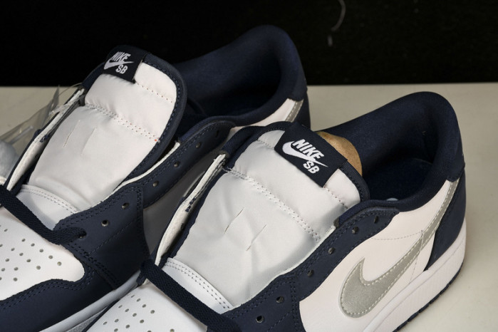 Jordan 1 Low SB Midnight Navy Men