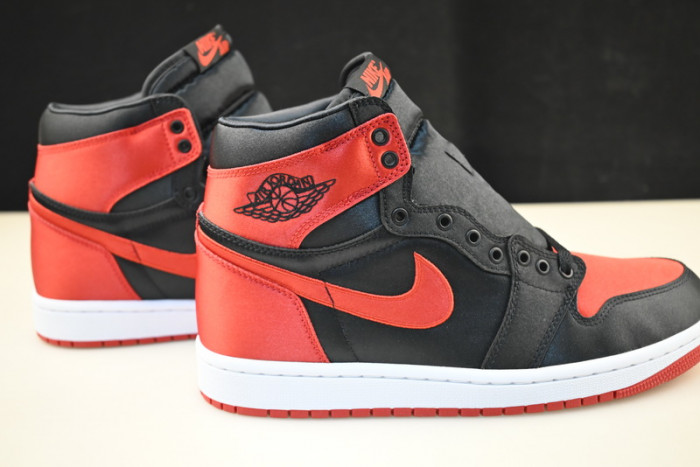 Air Jordan 1 High OG WMNS Satin Bred FD4810-061
