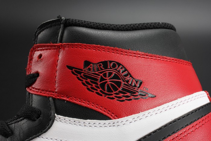 AIR JORDAN 1 High OG “Black Toe” white/ black-varsity red mens 555088-125
