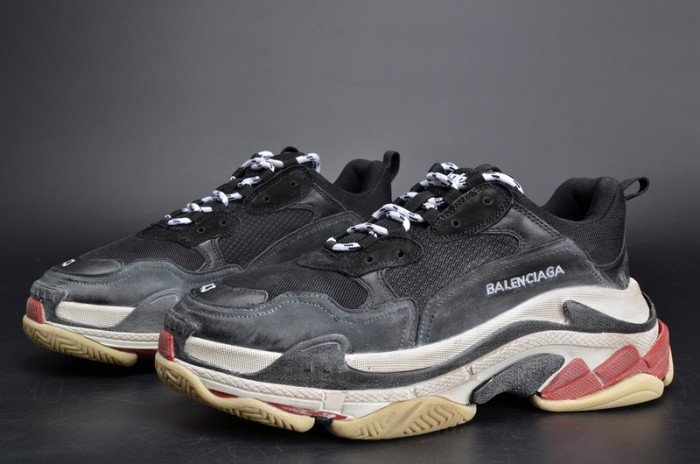 BL 17FW TRIPLE S TRAINER  BLACK/ RED MENS W05M23972