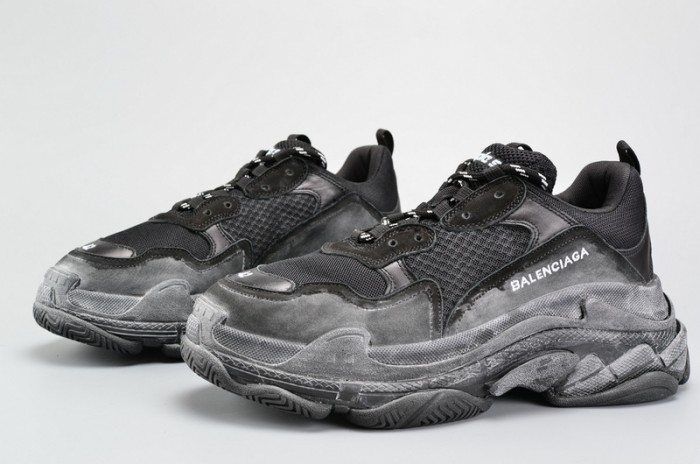BL BLACK TRIPLE S TRAINER W06G01001