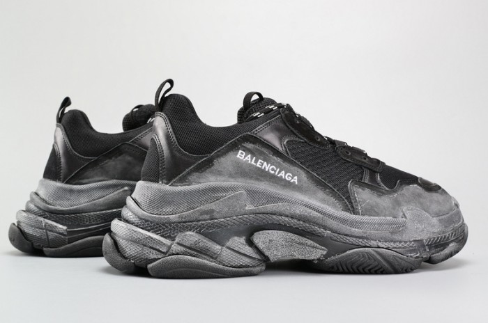BL BLACK TRIPLE S TRAINER W06G01001