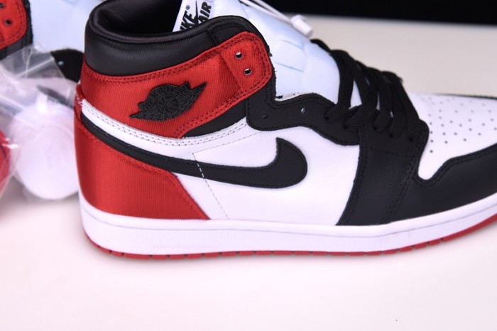 Jordan 1 Retro High Satin Black Toe - CD0461-016