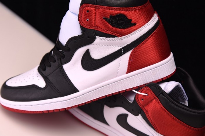 Jordan 1 Retro High Satin Black Toe - CD0461-016
